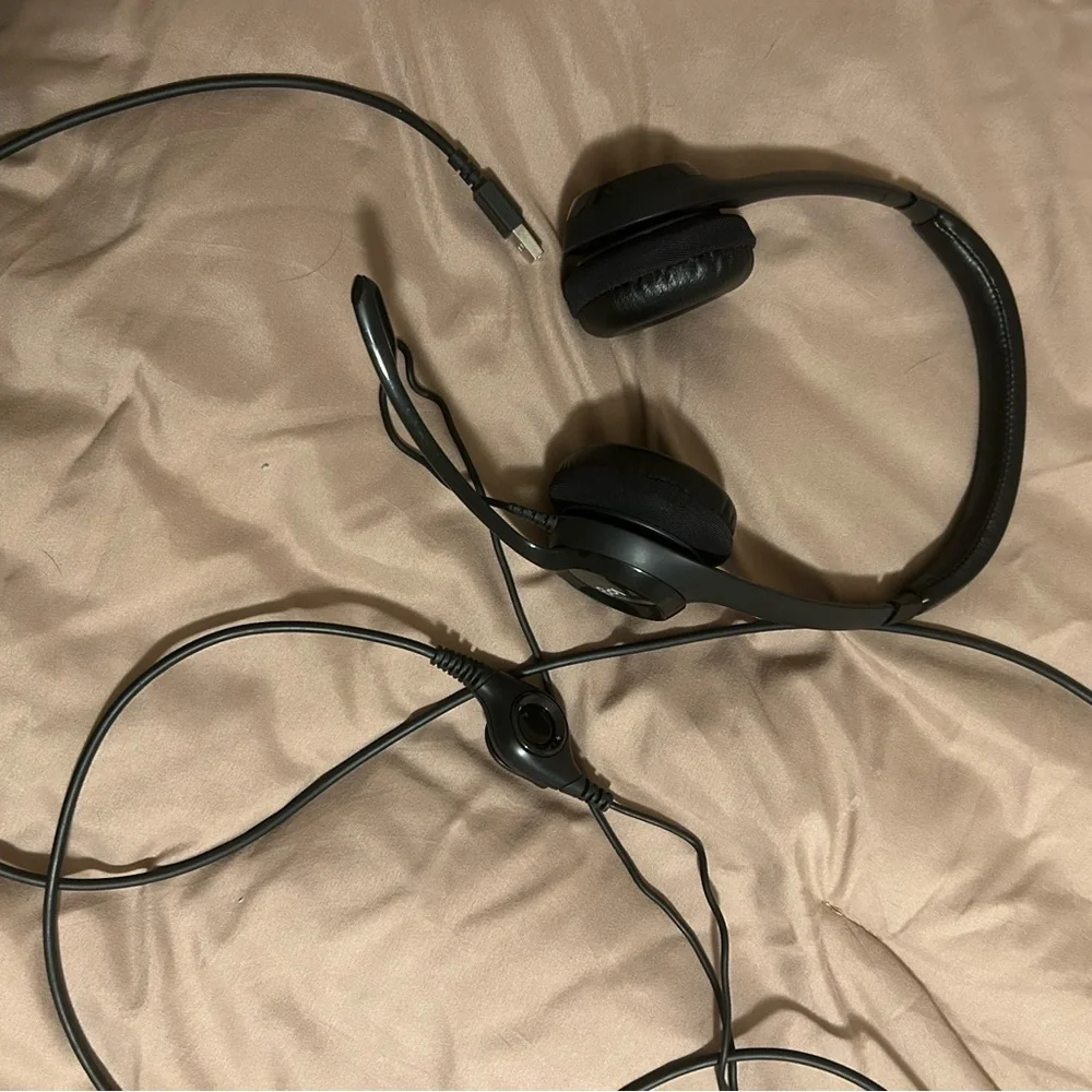 Logitech Headset - Picture 3 of 3